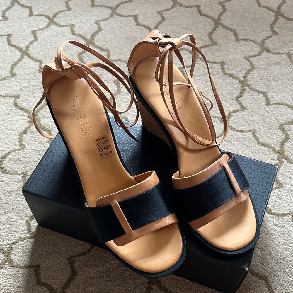 Hogan Elegant Black and Tan Women's Sandals, size 38